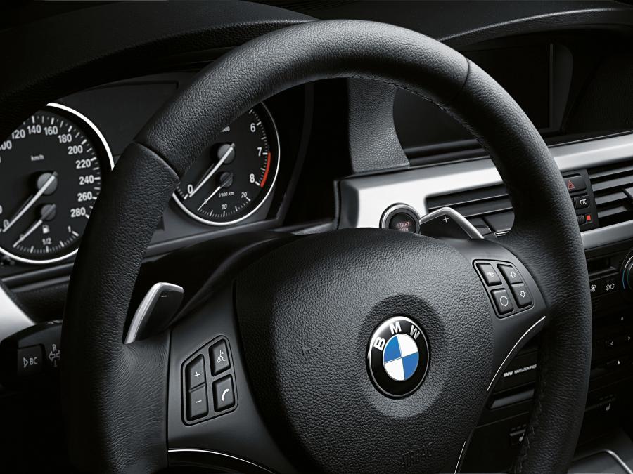  BMW 3-Series Convertible 2010 года  (фото 3 из 27)